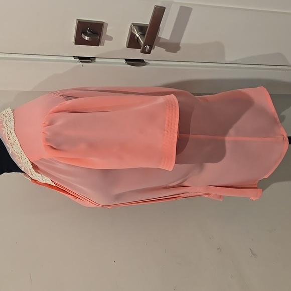Vintage 80s Peach Blouse with Lace Collar - GrannyCore! - Picture 2 of 9
